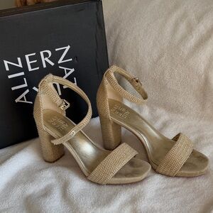 Women's Naturalizer Heels in Natural Gold